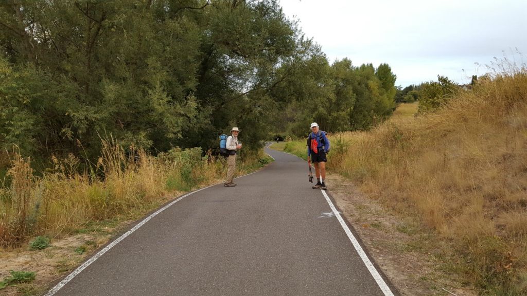 IBT-X-001-Mike & Yeti on Bike Path leaving Moscow-2016-09-06